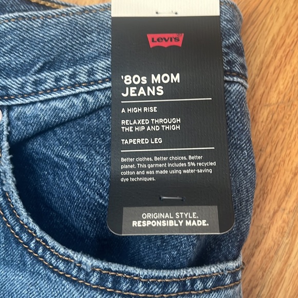Levi’s 80s Mom Jean - Picture 3 of 5